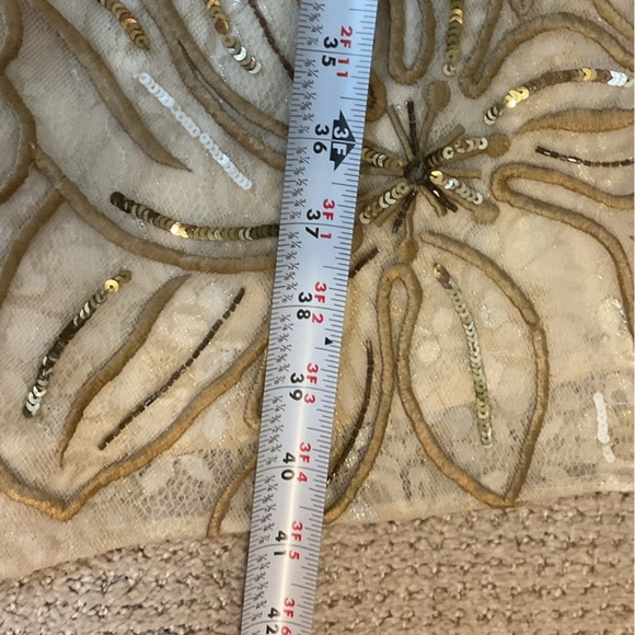 Carolina Herrera Rhinestone Beaded Floral Embellished Sheath Dress Size 6 Gold - Picture 16 of 16